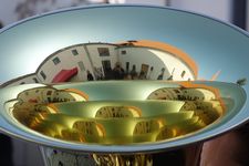 Spiegelungen im Schallbecher der Tuba, Foto Eifler