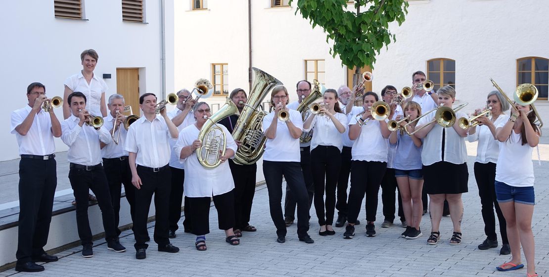Posaunenchor, Gruppenfoto Innenhof des Evangelischen Zentrum Neumarkt