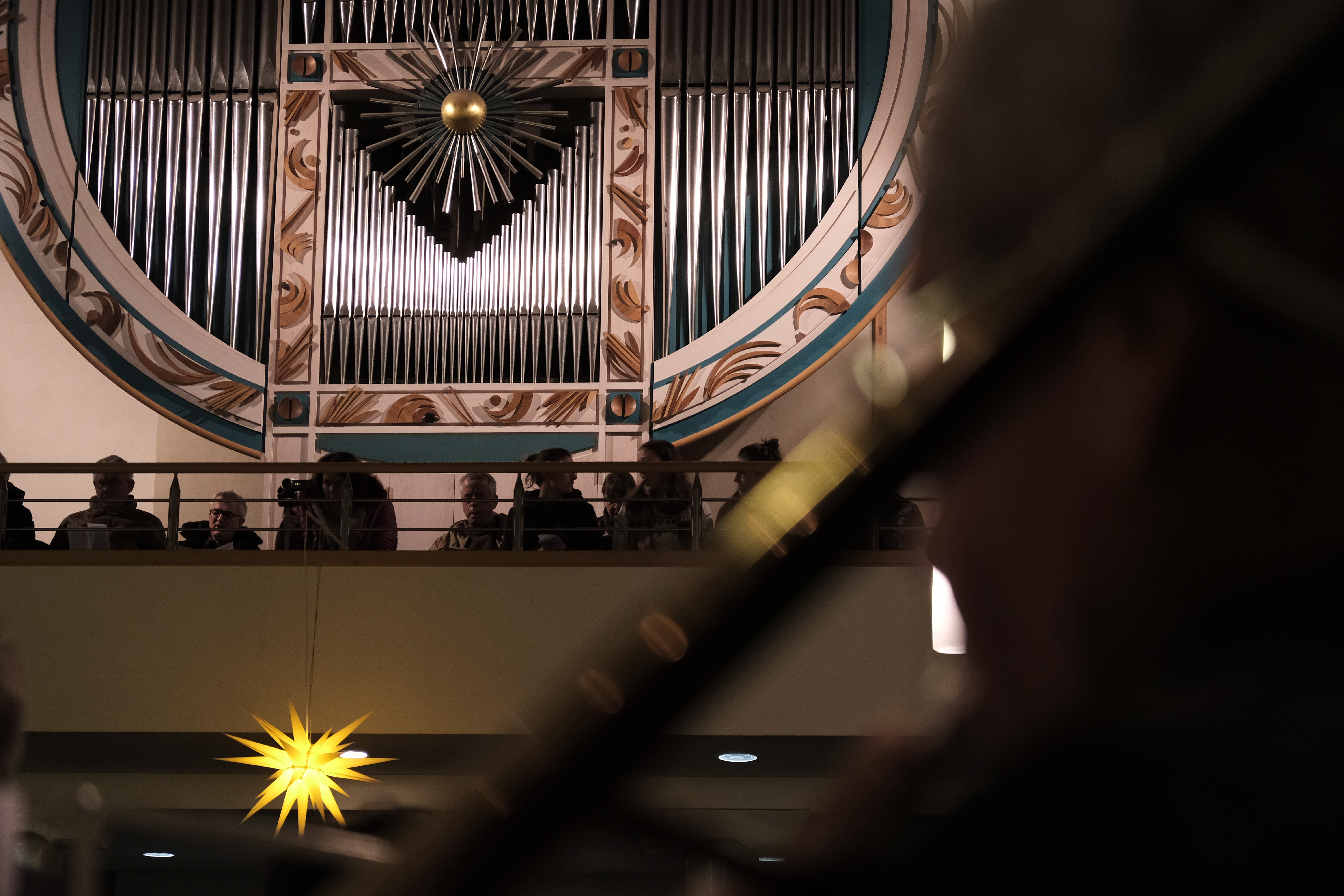 Adventssingen am 2. Dez. 2018 in der Christuskirche, zur Empore; Foto Eifler